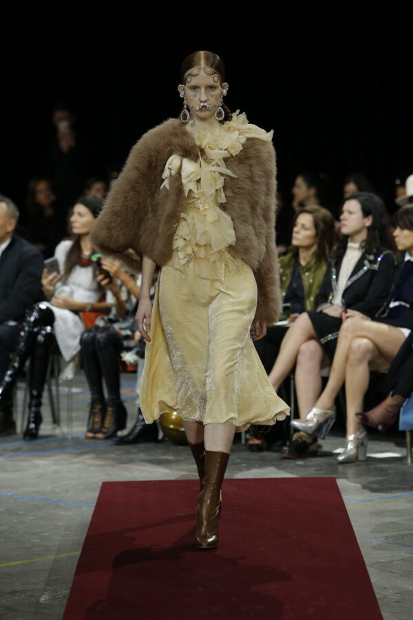 GIVENCHY BY RICCARDO TISCI FALL/WINTER 2015/2016 WOMENSWEAR COLLECTION