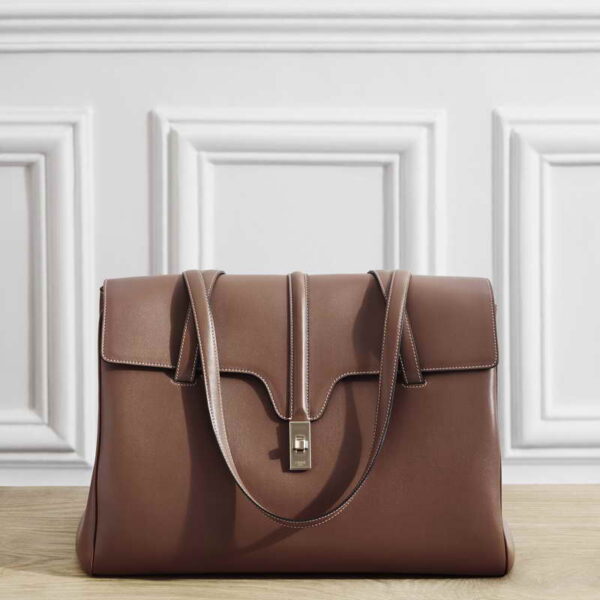 CELINE. INTRODUCING THE LARGE SOFT 16