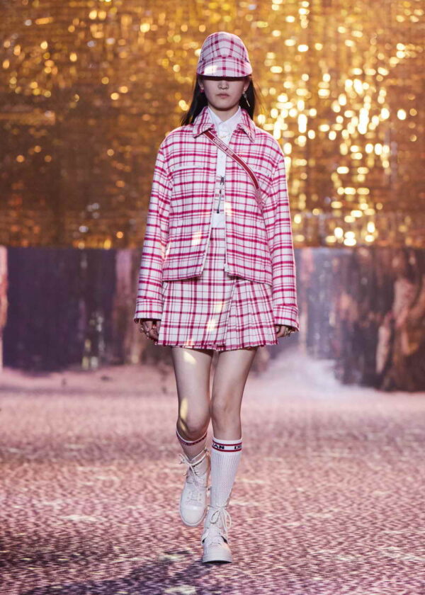 DIOR FALL 2021 READY-TO-WEAR SHANGHAI SHOW