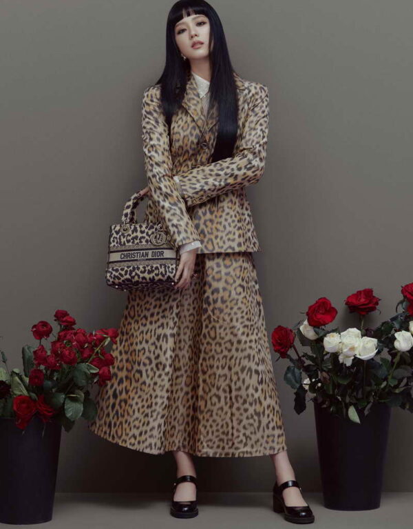 DIOR PRESENTS JISOO OF BLACKPINK IN FALL 2021 WITH LADY DIOR & VESPA SCOOTER