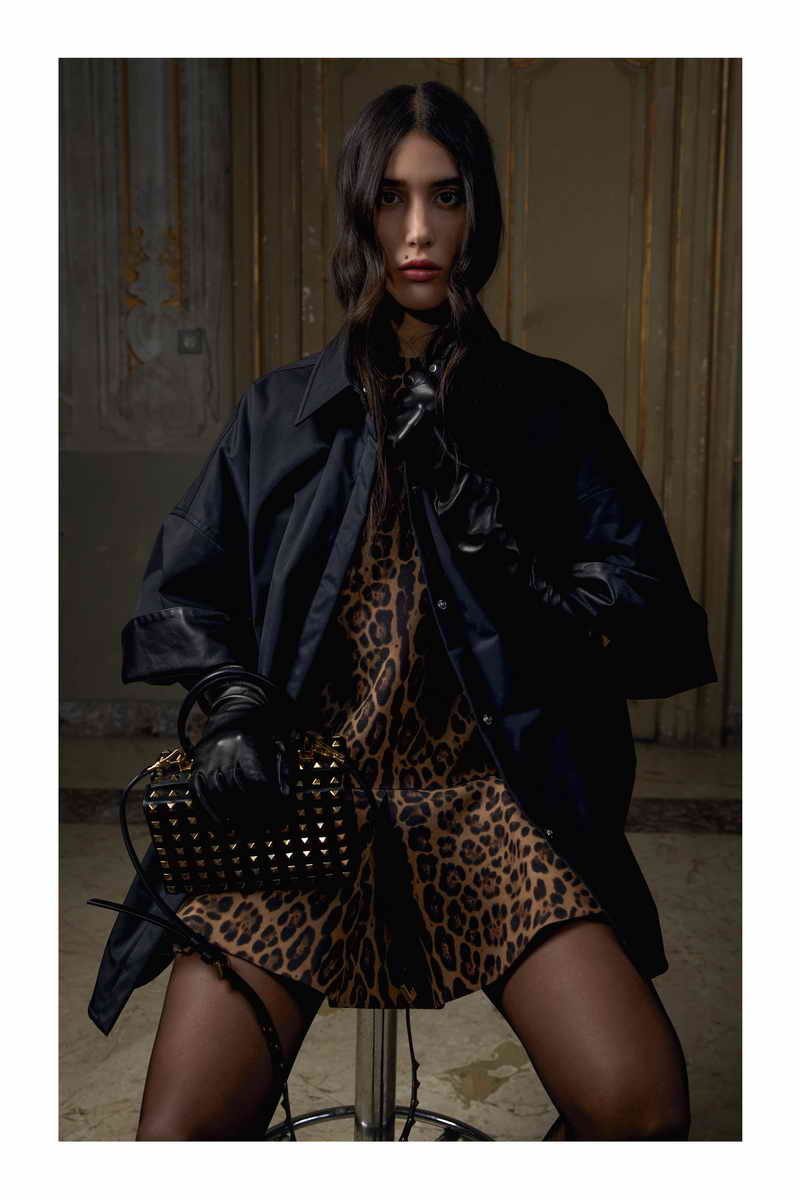 VALENTINO GARAVANI ROCKSTUD ALCOVE BOX BAG