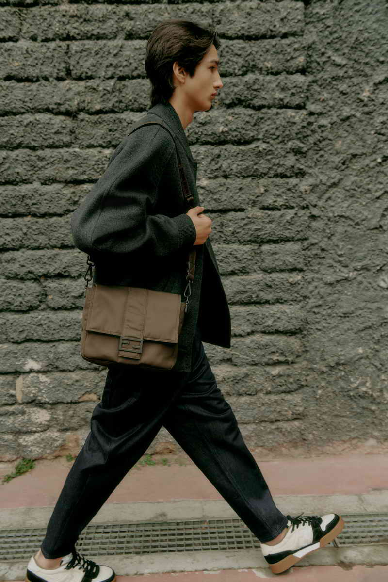 Lightness, casualness, playfulness: it’s Fendiness! The new essential bag’s line for Men