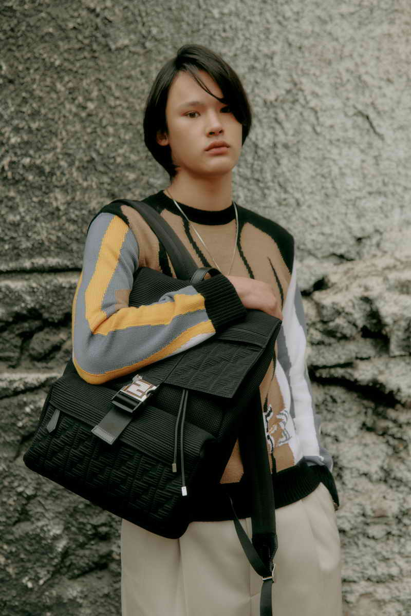 Lightness, casualness, playfulness: it’s Fendiness! The new essential bag’s line for Men