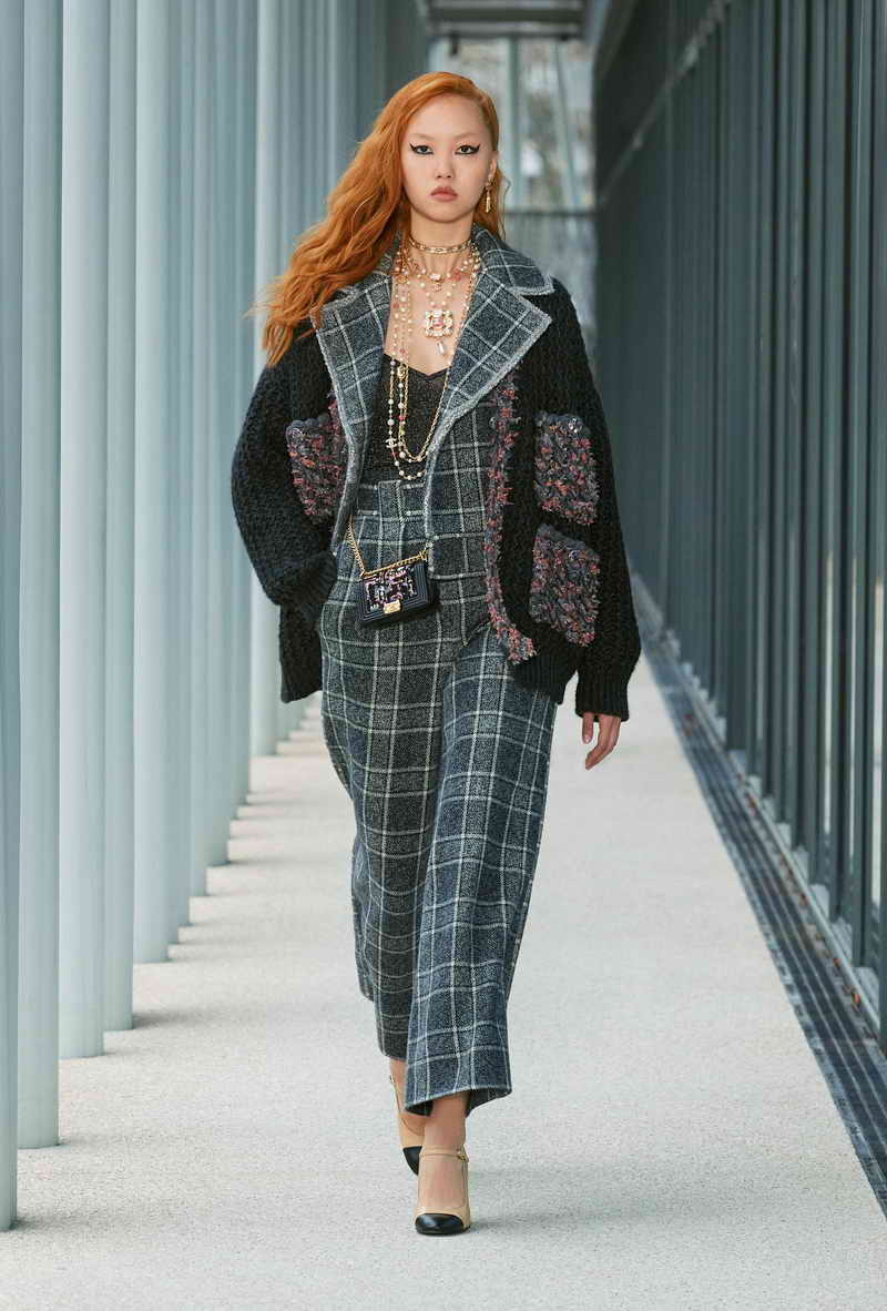 CHANEL 2021/22 Métiers d’art collection - Photo Courtesy of CHANEL
