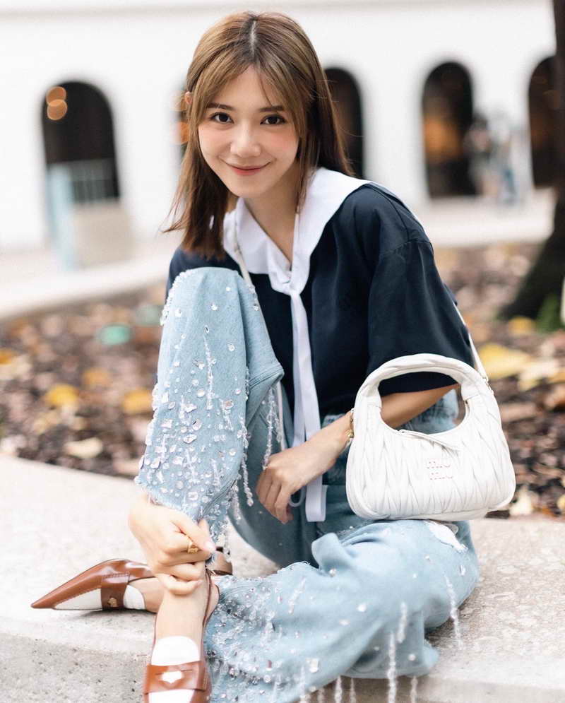 Elva Ni in Miu Wander Bag