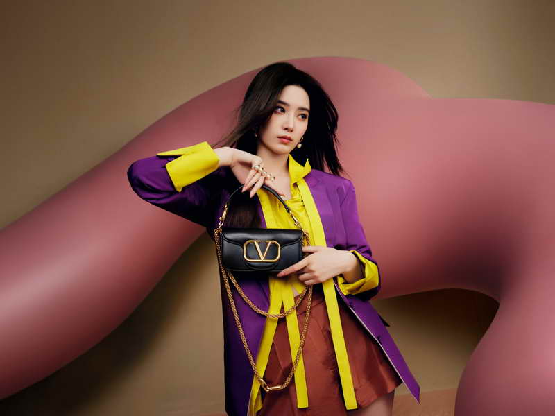 Xu Yi Yang - VALENTINO GARAVANI 520 COLLECTION