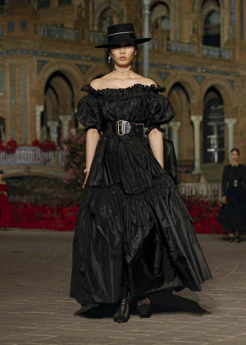 DIOR CRUISE 2023 SHOW