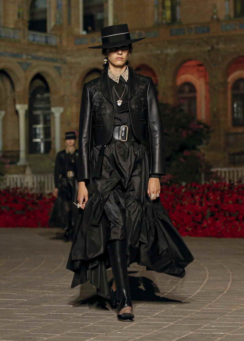 DIOR CRUISE 2023 SHOW