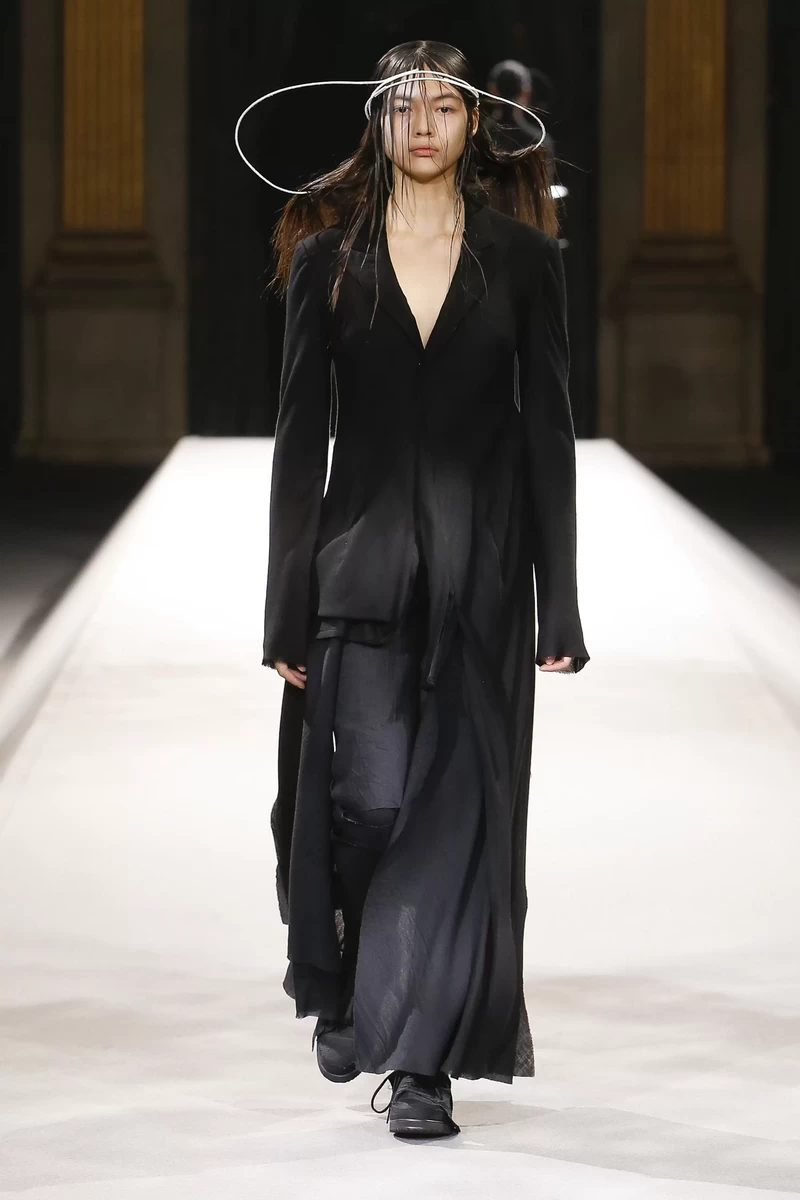 Yohji Yamamoto AW22 - Photo courtesy of Yohji Yamamoto