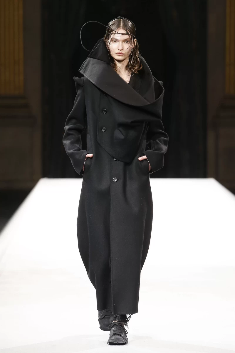 Yohji Yamamoto 2022 Autumn Winter 2022 2023: Past and Future