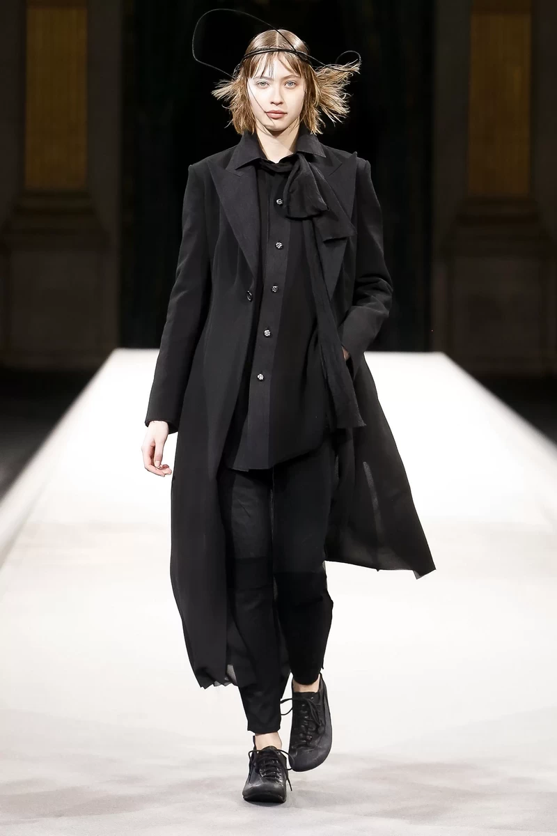 Yohji Yamamoto 2022 Autumn Winter 2022 2023: Past and Future