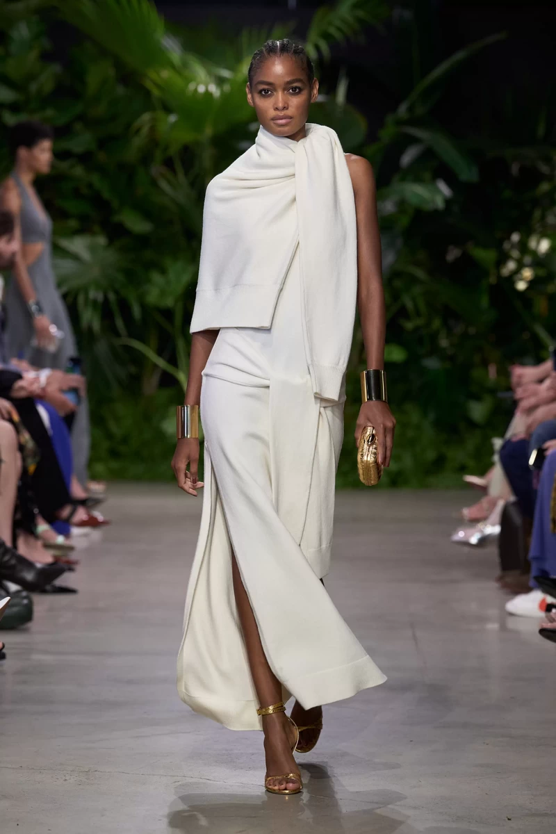 URBAN RESORT: THE SPRING/SUMMER 2023 MICHAEL KORS COLLECTION RUNWAY SHOW