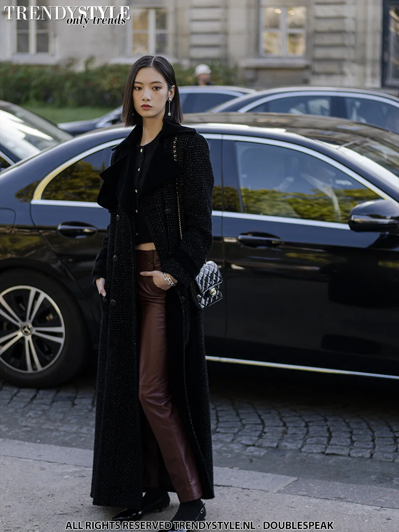 Street style fashion at Chanel – Paris Fashion Week Summer 2023 - Photo ADVERSUS