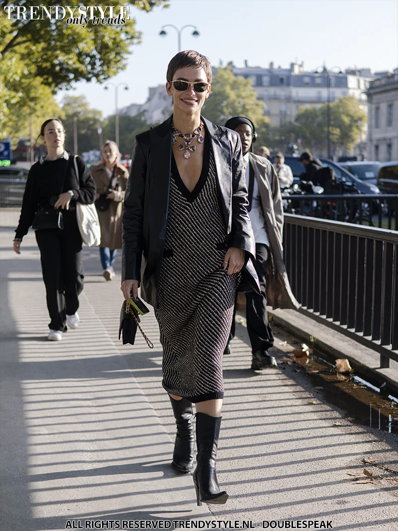 Street style fashion at Chanel – Paris Fashion Week Summer 2023 - Photo ADVERSUS