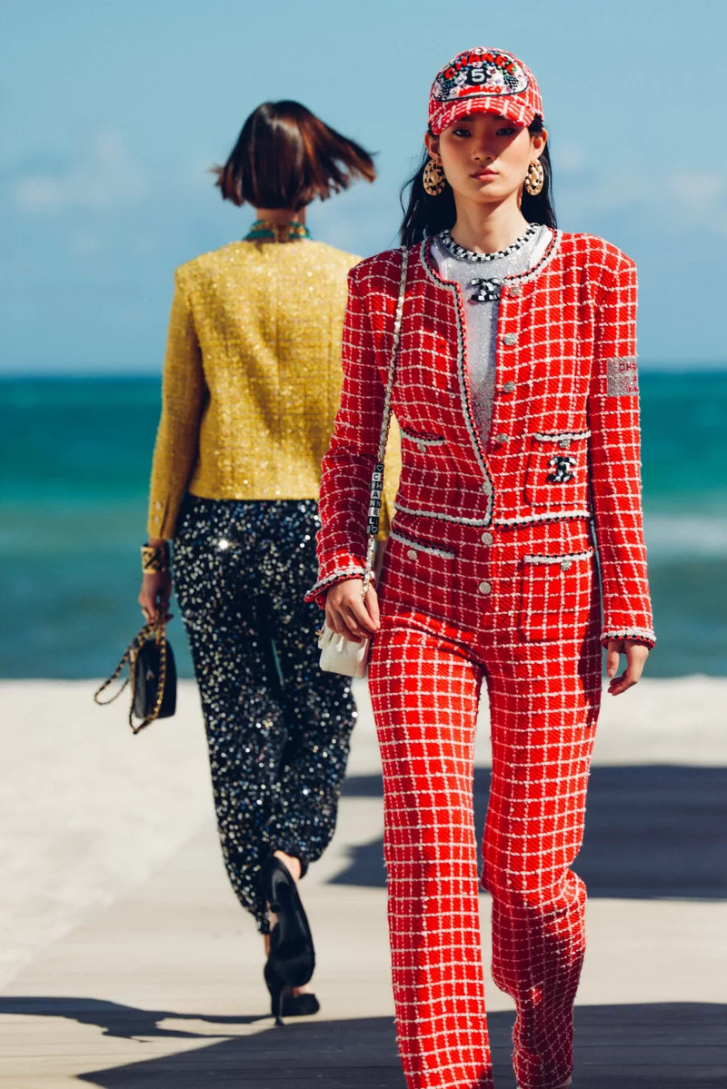 Models walk the runway during the Chanel Womenswear Fall/Winter 2022-2023  show as part of Paris Fashion Week in Paris, France on March 08, 2022.  Photo by Aurore Marechal/ABACAPRESS.COM Stock Photo - Alamy