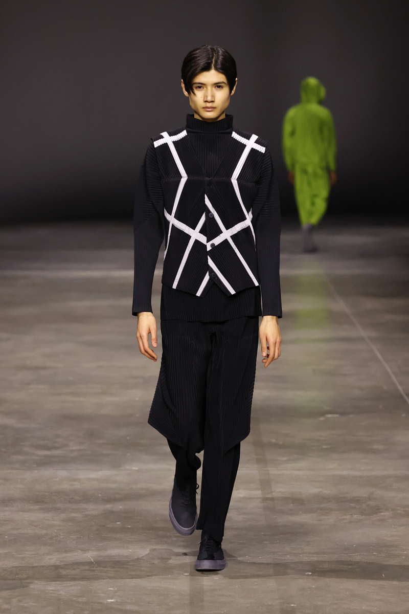 HOMME PLISSÉ ISSEY MIYAKE AUTUMN WINTER 2023/24 COLLECTION - Photo courtesy of ISSEY MIYAKE
