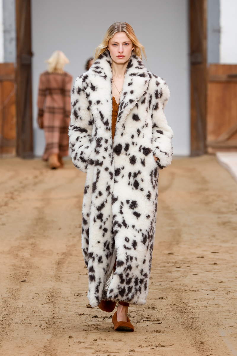 STELLA McCARTNEY WINTER 2023 - Photo Courtesy of Stella McCartney