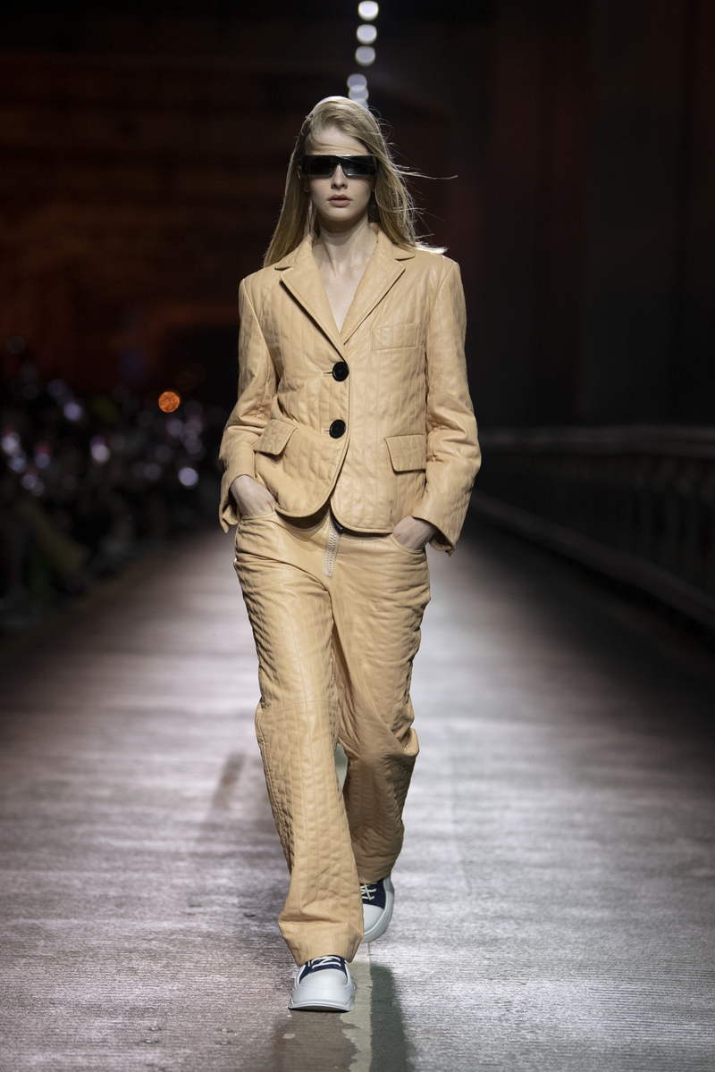 LOUIS VUITTON WOMEN'S PREFALL 2023 SHOW