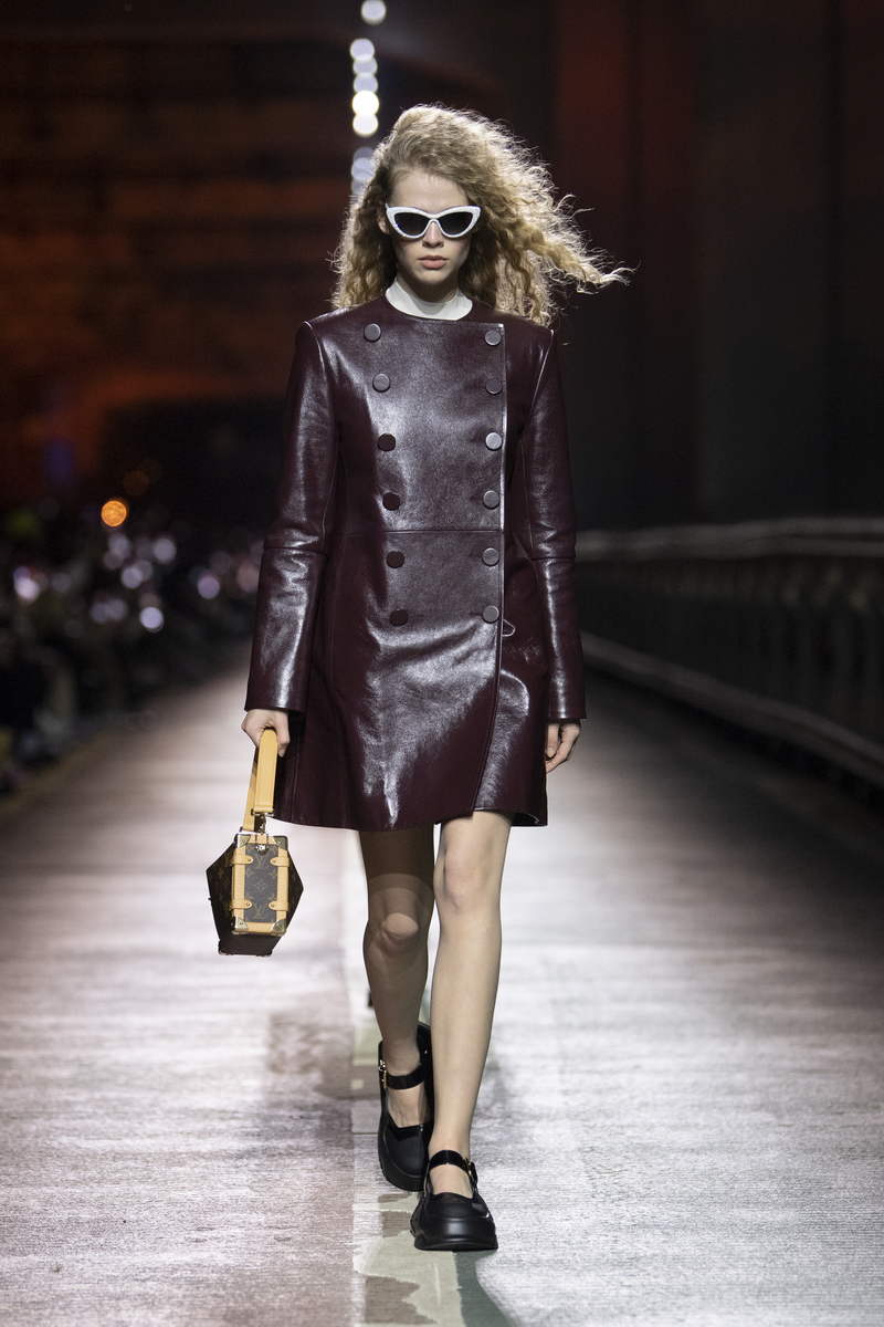 LOUIS VUITTON WOMEN'S PREFALL 2023 SHOW