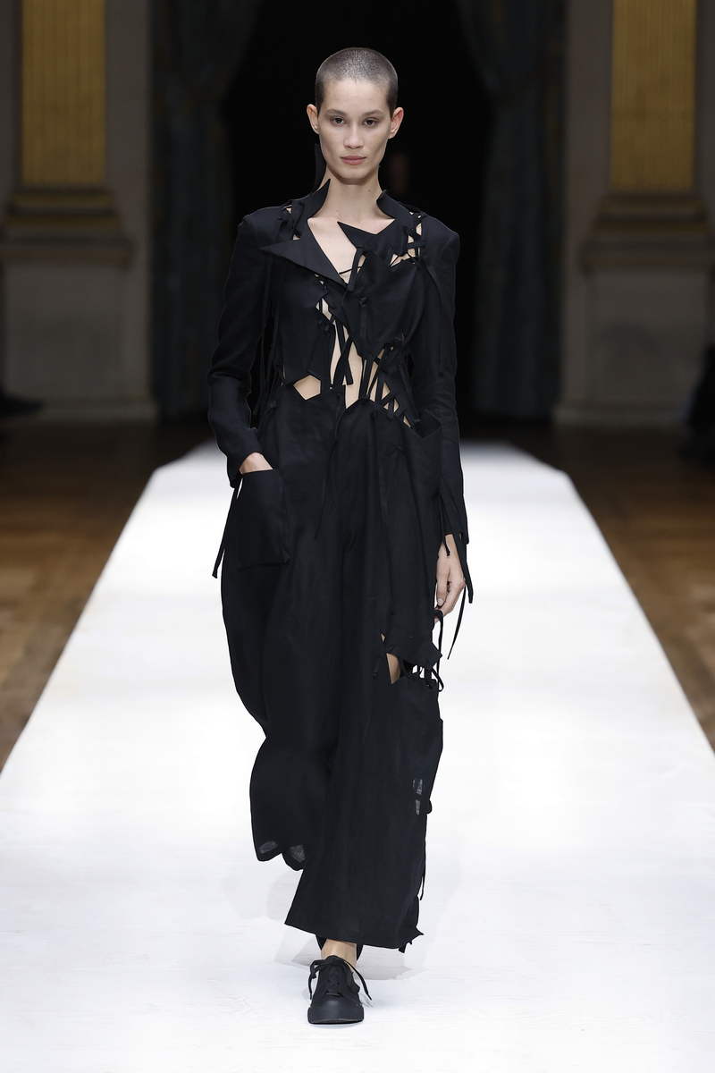 Yohji Yamamoto Women's Spring Summer 2024 Collection - Photo Courtesy of Yohji Yamamoto