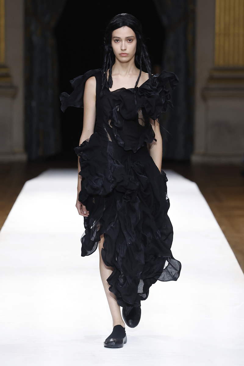 Yohji Yamamoto Women's Spring Summer 2024 Collection - Photo Courtesy of Yohji Yamamoto