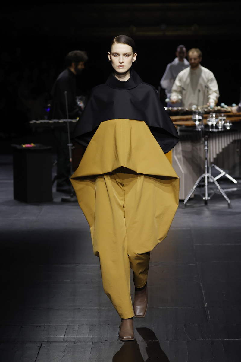 Issey Miyake Autumn Winter 2023 ⁄ 24 Collection: The Square And Beyond - Photo courtesy of Issey Miyake