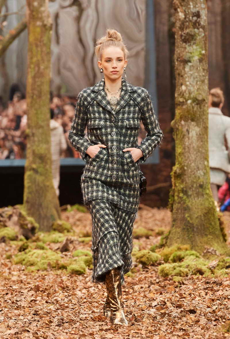 CHANEL FALL-WINTER 2018/19 READY-TO-WEAR COLLECTION