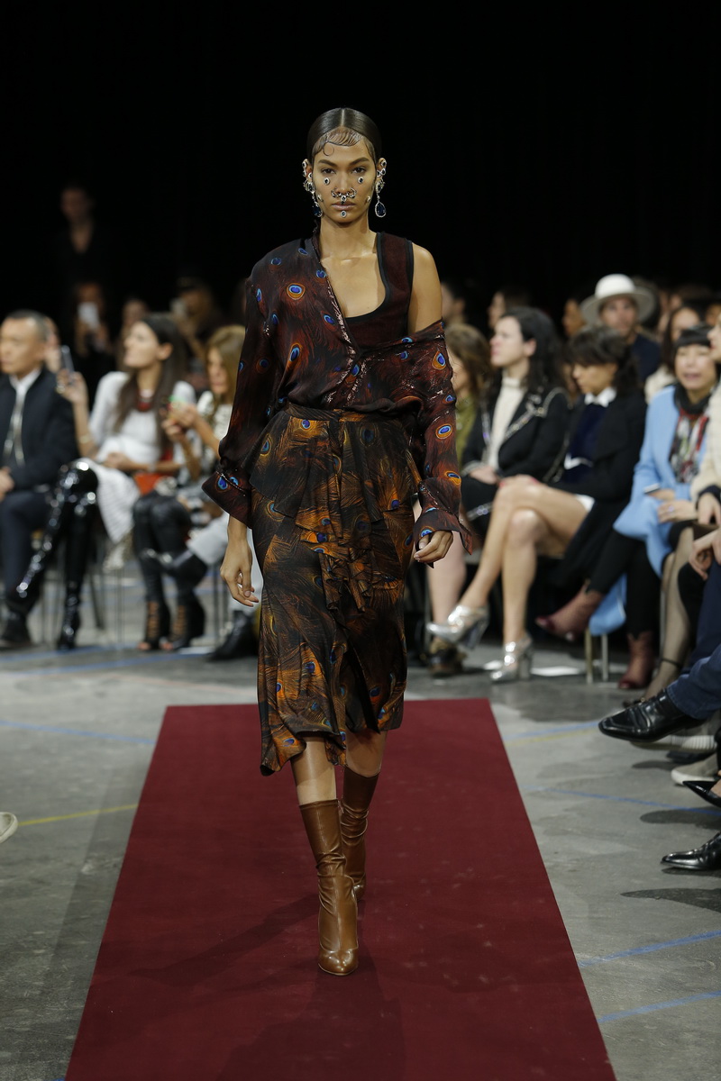 GIVENCHY BY RICCARDO TISCI FALL/WINTER 2015/2016 WOMENSWEAR COLLECTION