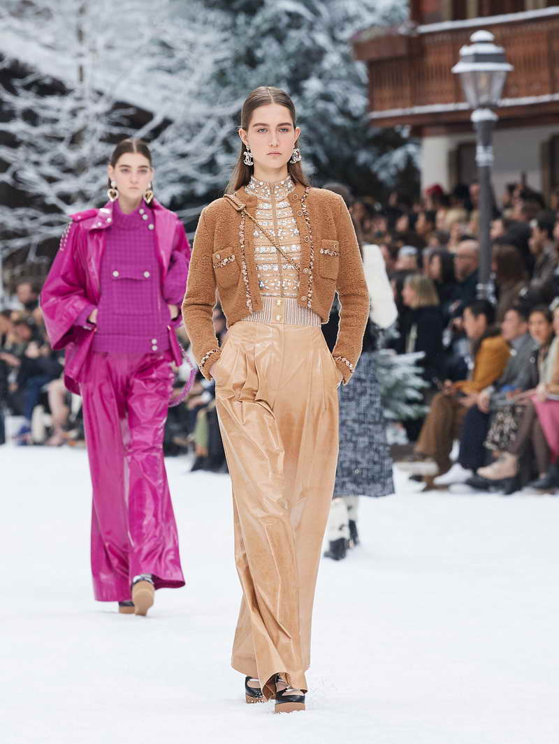 CHANEL Fall Winter 2019/20 Ready-To-Wear Collection