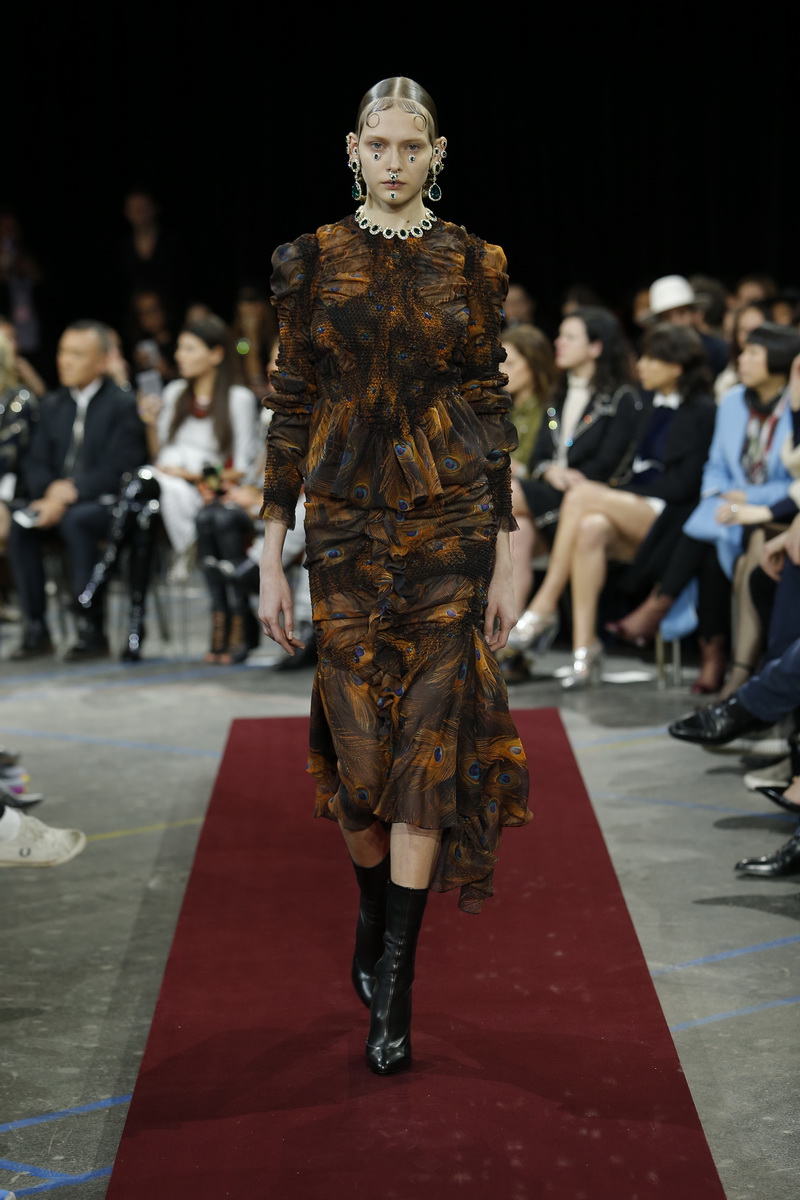 GIVENCHY BY RICCARDO TISCI FALL/WINTER 2015/2016 WOMENSWEAR COLLECTION