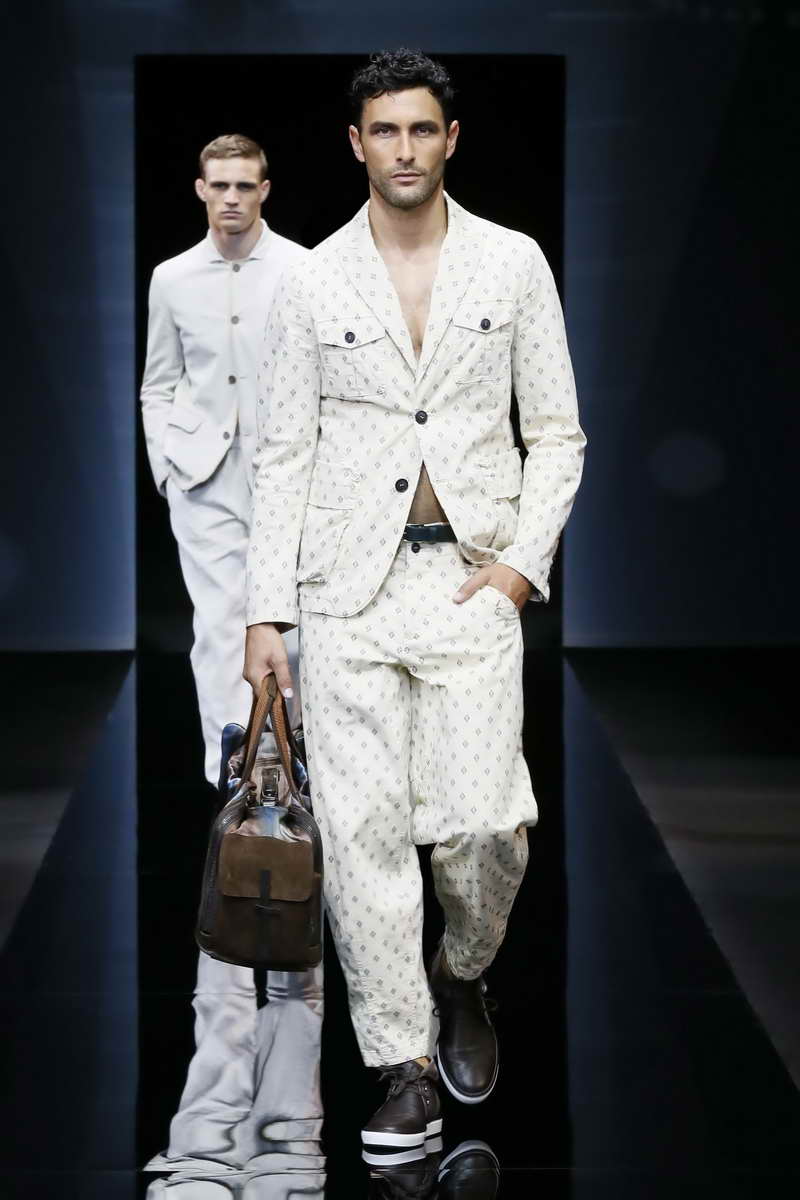 GIORGIO ARMANI MENSWEAR SPRING SUMMER 2017 FASHION SHOW