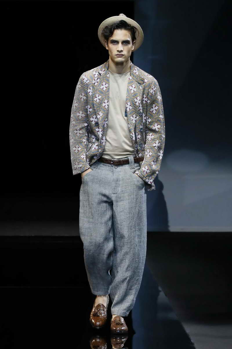 GIORGIO ARMANI MENSWEAR SPRING SUMMER 2017 FASHION SHOW