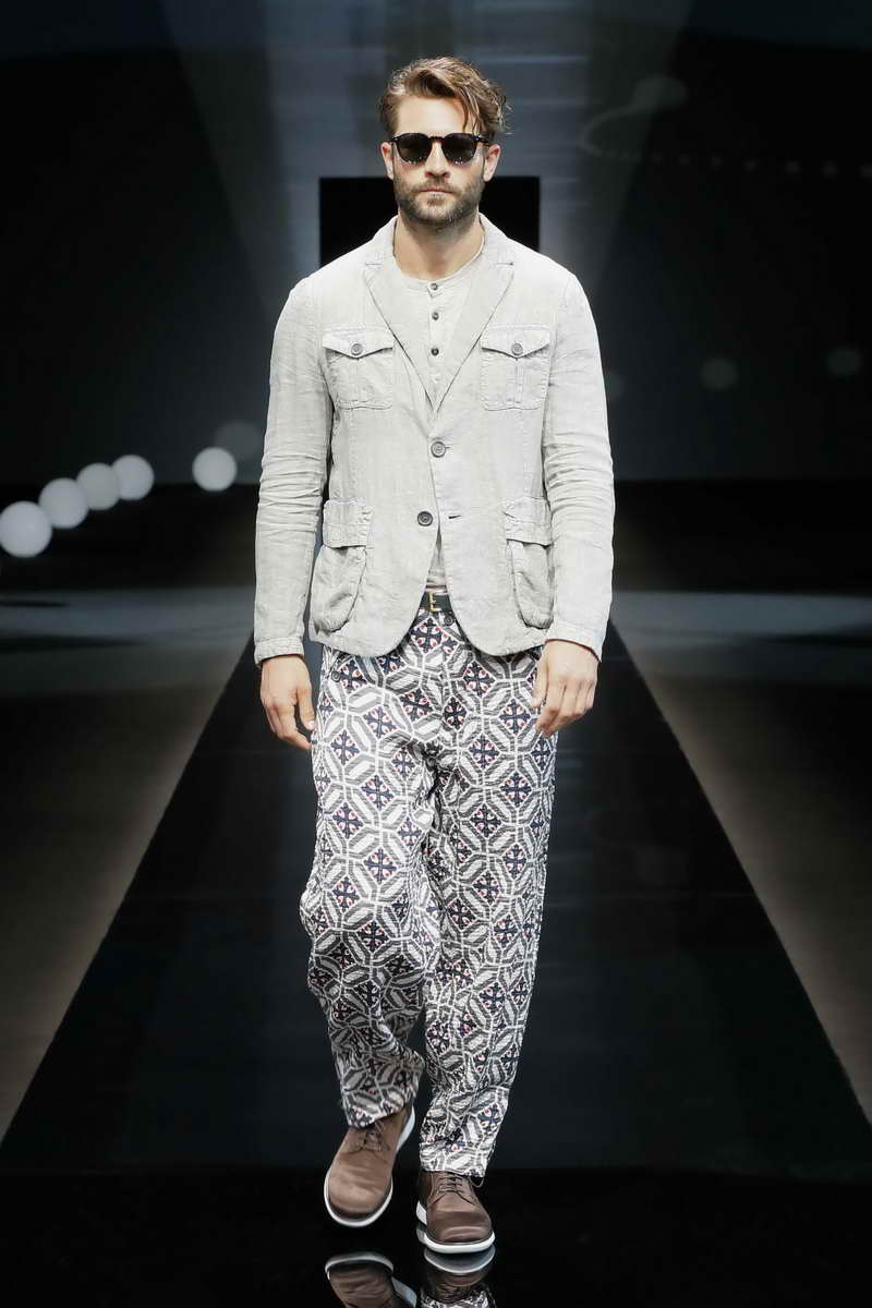 GIORGIO ARMANI MENSWEAR SPRING SUMMER 2017 FASHION SHOW
