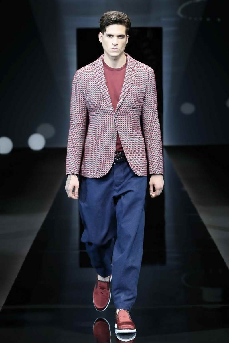 GIORGIO ARMANI MENSWEAR SPRING SUMMER 2017 FASHION SHOW