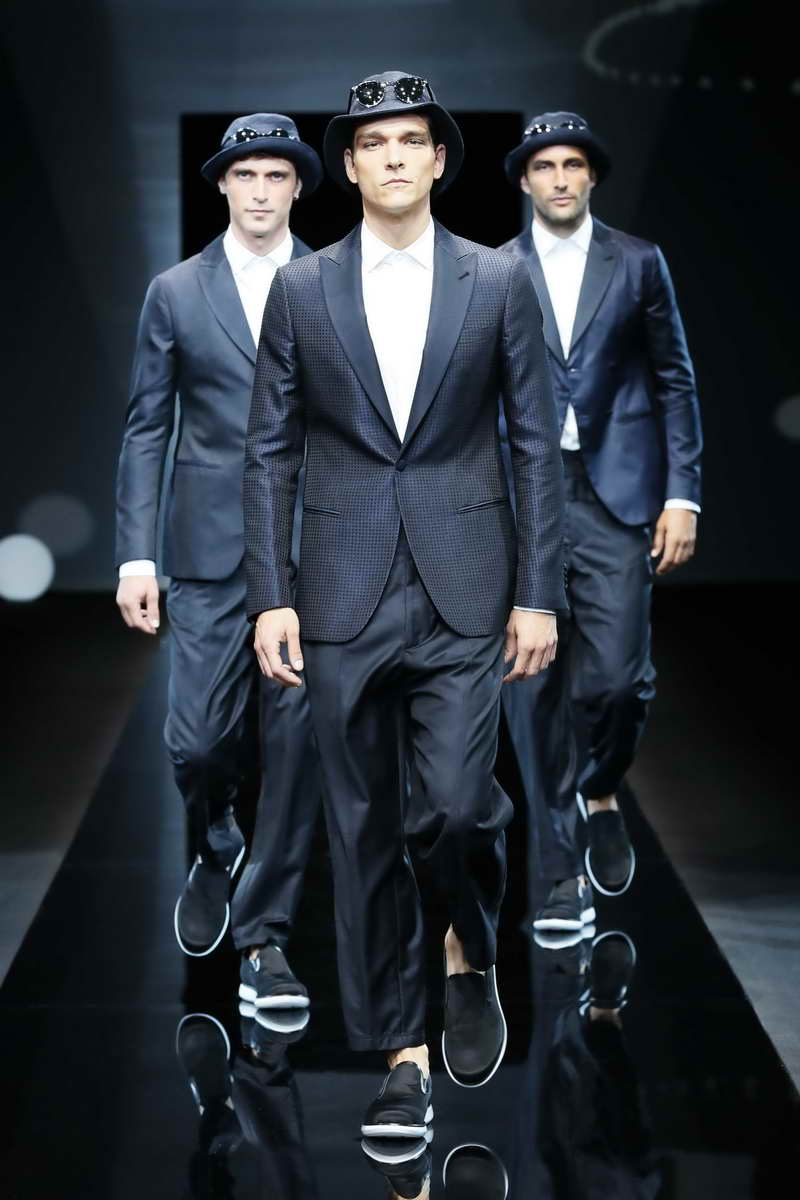 GIORGIO ARMANI MENSWEAR SPRING SUMMER 2017 FASHION SHOW