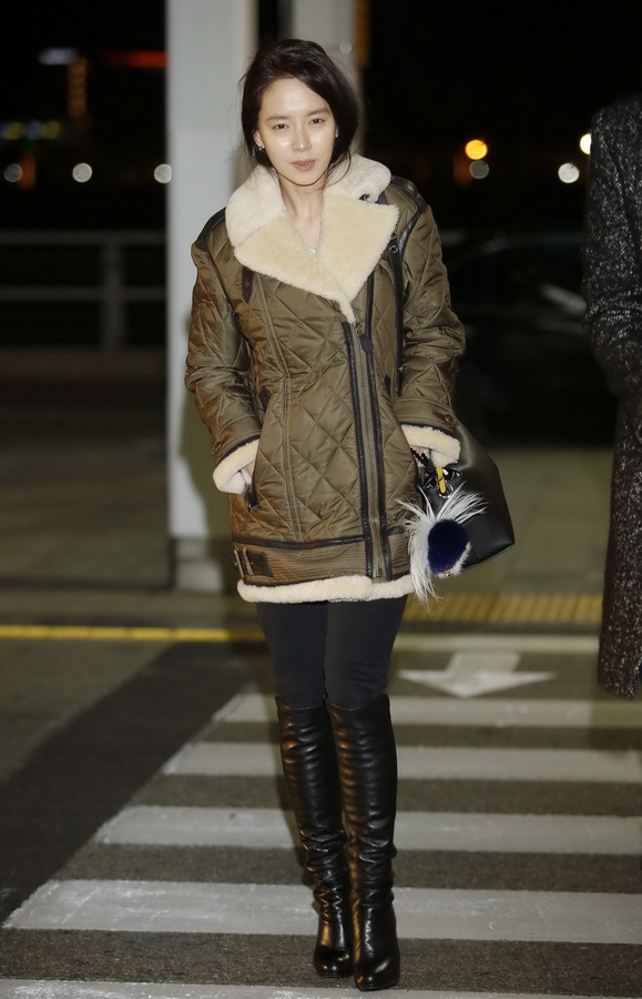 Korean Actress Song Ji Hyo ___ wearing a Burberry quilted jacket at Incheon International Airport in Seoul, 2 December