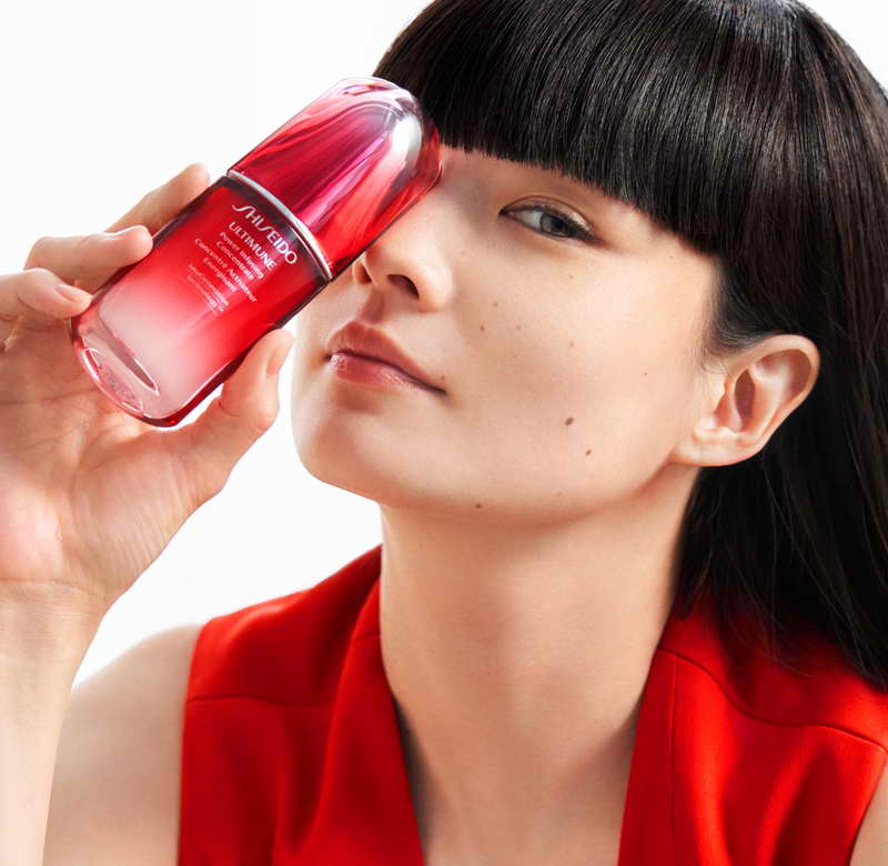 Japan multi-talented model and daughter of celebrated sumo rikishi Mitsugu Akimoto, Kozue Akimoto has been announced by SHISEIDO as its newest Global Spokesmodel