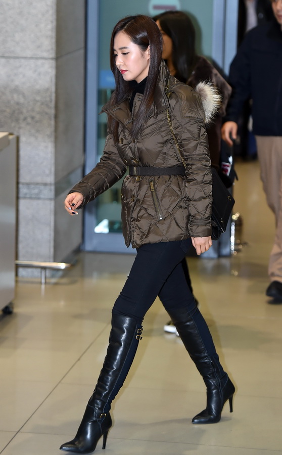 Yuri from Girls Generation (____ - __) wearing a Burberry puffer at Incheon International airport in Seoul, 23 November 2014