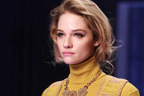 Hair styles. How to create a little faux bob hair style. Fashion Show: Les Copains FW 2018 2019, hair: Peter Gray, ph. Charlotte Mesman