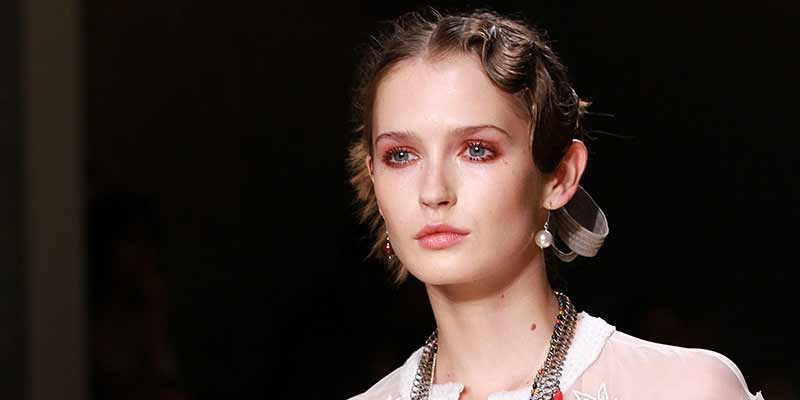 Finger waves with a modern twist, Les Copains SS2018, hair: Peter Gray, ph. Mauro Pilotto