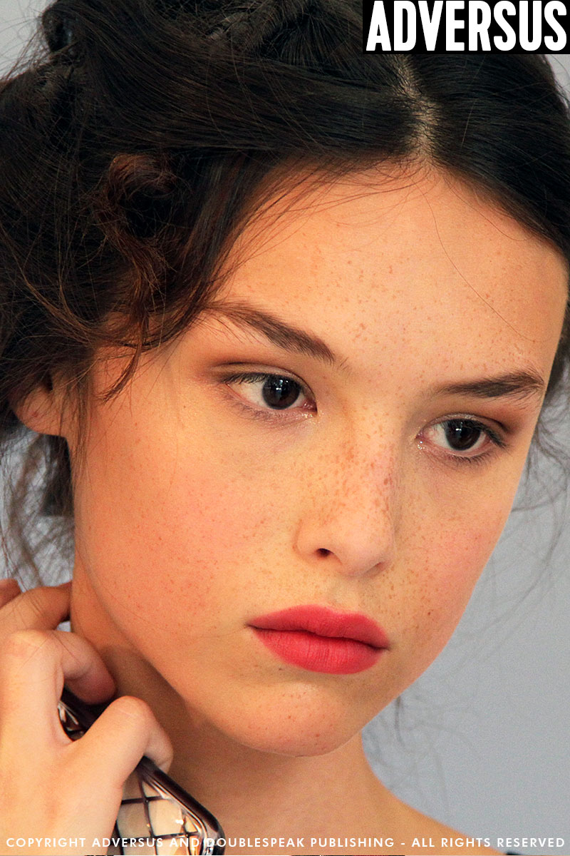 A romantic makeup look with MAC Makeup Artist Cynthia Rivas for Luisa Beccaria Summer 2019