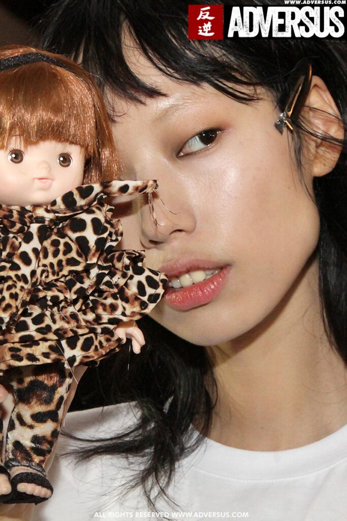 Make-up: eyeliner. Fashion Show: MSGM SS 2019. Make-up: Lauren Parsons for MAC. Photo: Charlotte Mesman