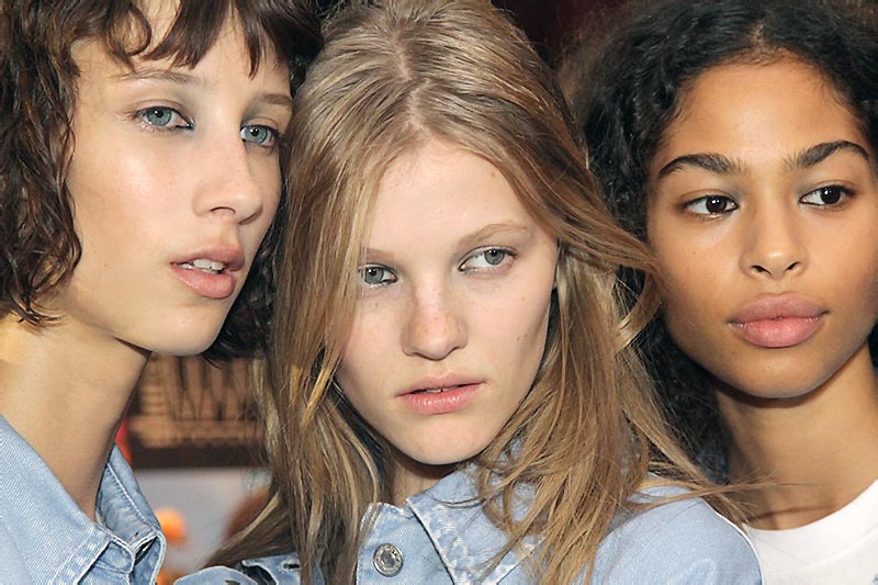 Make-up: eyeliner. Fashion Show: MSGM SS 2019. Make-up: Lauren Parsons for MAC. Photo: Charlotte Mesman