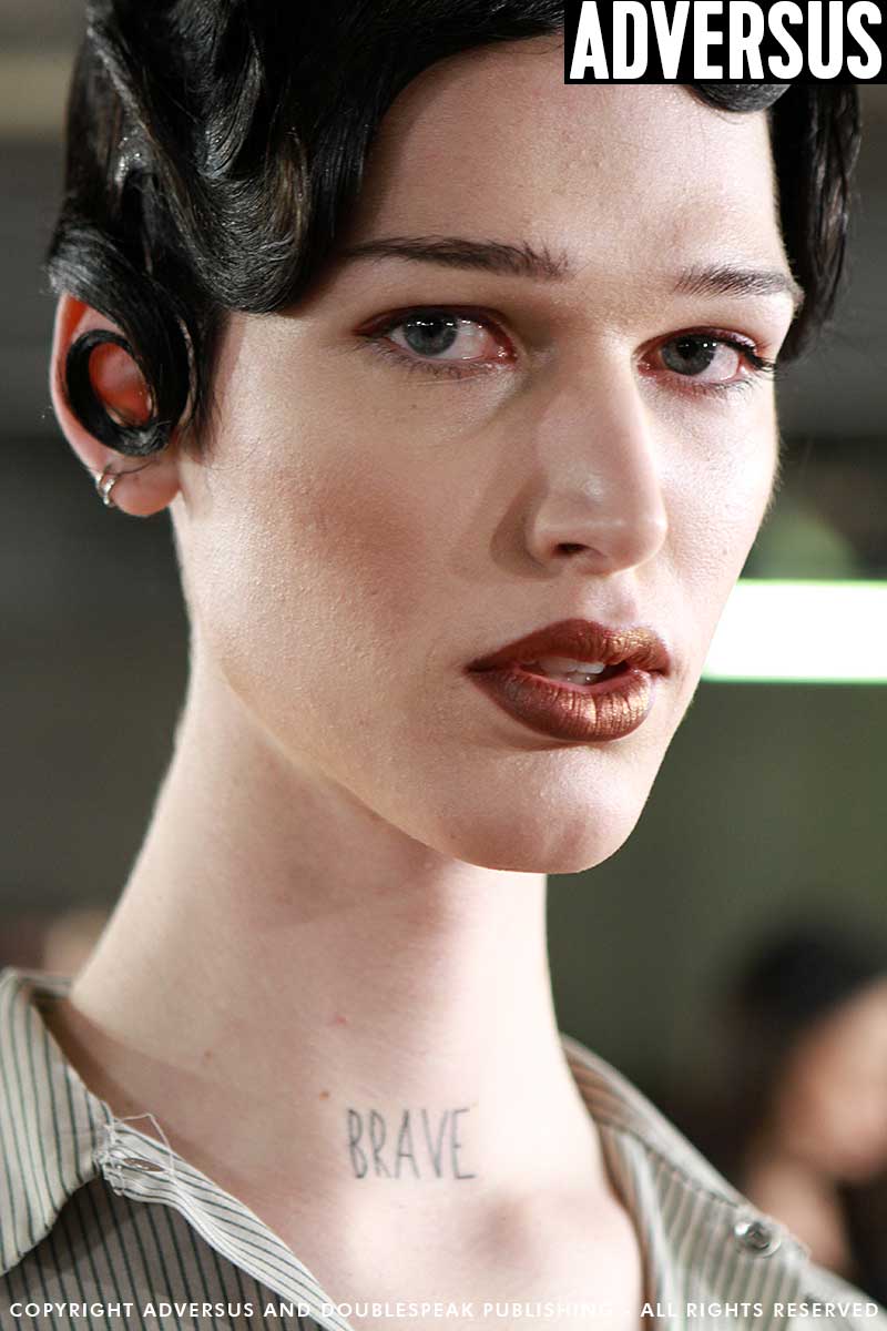 Sexy and strong makeup looks (for men and for women) with Kabuki for the Moschino Show Photo Mauro Pilotto