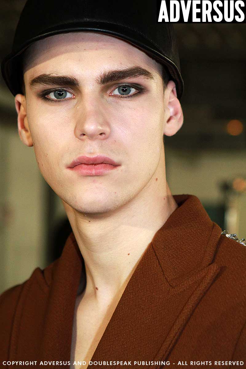 Sexy and strong makeup looks (for men and for women) with Kabuki for the Moschino Show Photo Mauro Pilotto