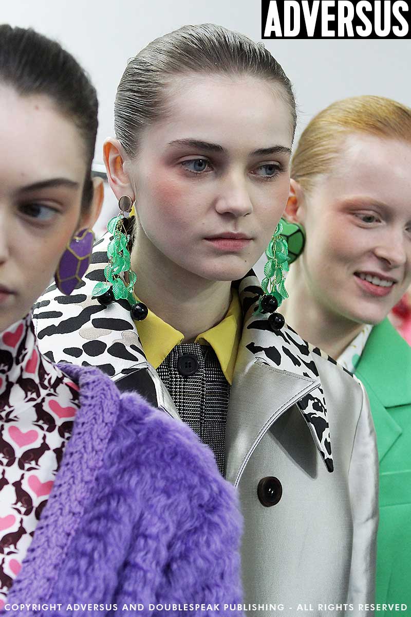 Simple but sophisticated hair updo. Mila Schön FW 2017 2018, hair: Peter Gray, ph. Charlotte Mesman