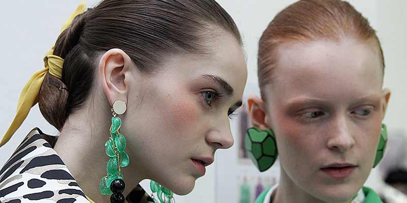 Simple but sophisticated hair updo. Mila Schön FW 2017 2018, hair: Peter Gray, ph. Charlotte Mesman